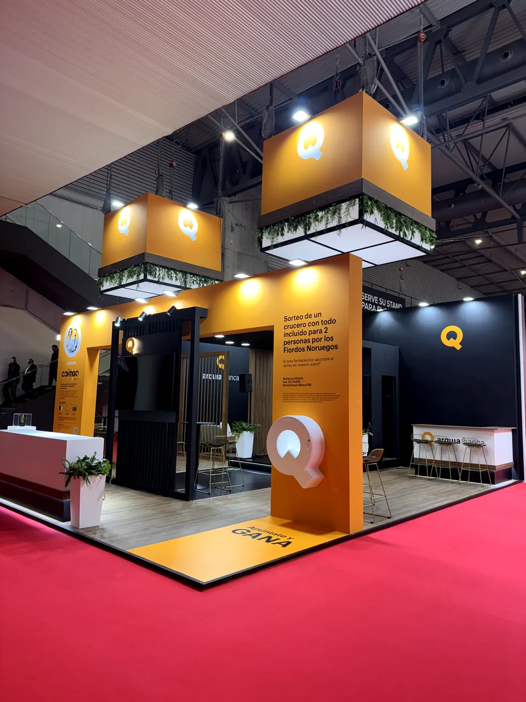 Stand de feria montado por ROCMA — stand de madera con expositores