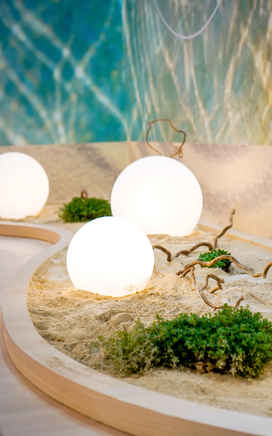 Iluminación y ambientación gráfica en un stand de ROCMA